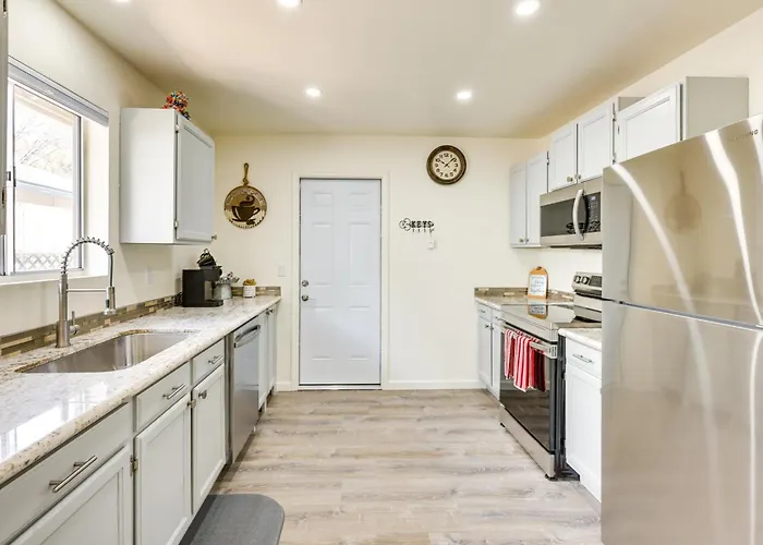 Vacation W/ Yard + Fire Pit Holiday home *