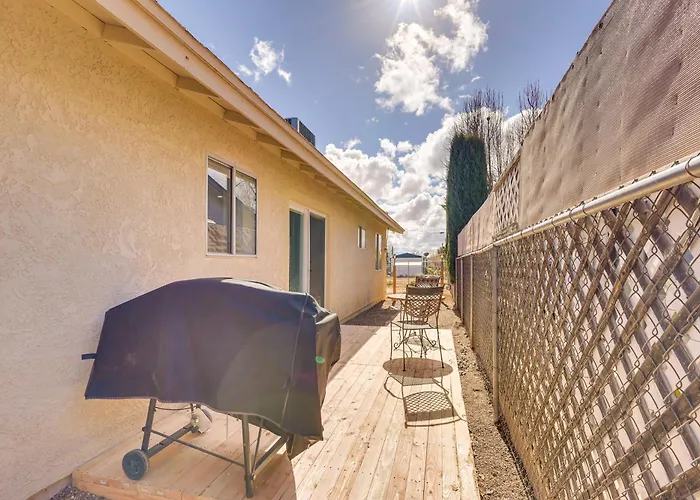 Vacation W/ Yard + Fire Pit *
