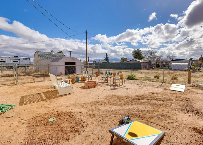 Vacation W/ Yard + Fire Pit * Kingman