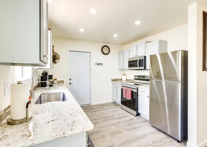 Holiday home Vacation W/ Yard + Fire Pit