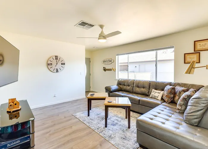 Vacation W/ Yard + Fire Pit Holiday home Kingman
